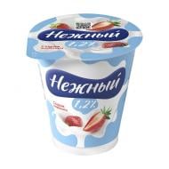 Йогуртный продукт, НЕЖНЫЙ, с соком клубники, 1,2 %, 320 г