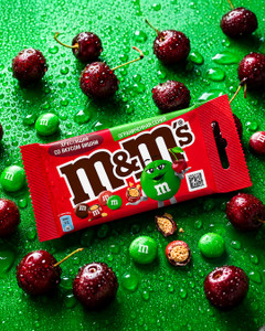 Драже "Хрустящий со вкусом вишни", M&M's, 36 г