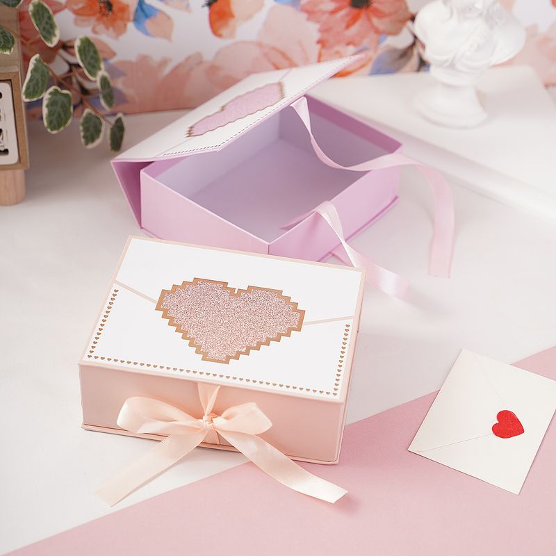 Подарочная коробка With Love, 17х13х6 см