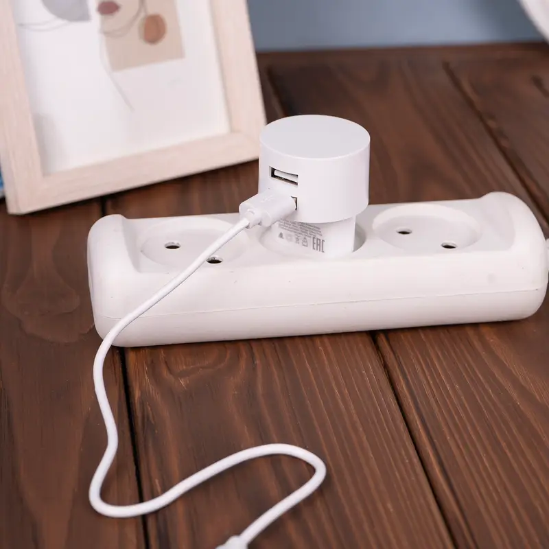 Сетевое зарядное устройство на 2 USB, в ассортименте